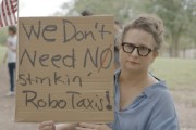梁山特斯拉在得州奥斯汀遭遇抗议活动：反对马斯克Robotaxi计划